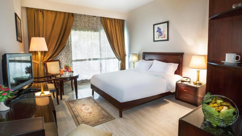 الفندق بيراميزا إيزيس الأقصر - الأقصر